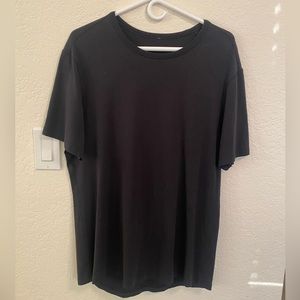 Lululemon black tee